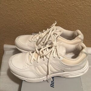 Gently worn Reebok Duty Walking Tennis Shoe. Vintage Reebok Yellow Label Brand.